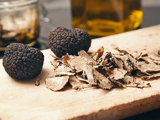 SMARTBOX - Caccia al tartufo con cani e menù a base di tartufi - Cofanetto regalo - 11