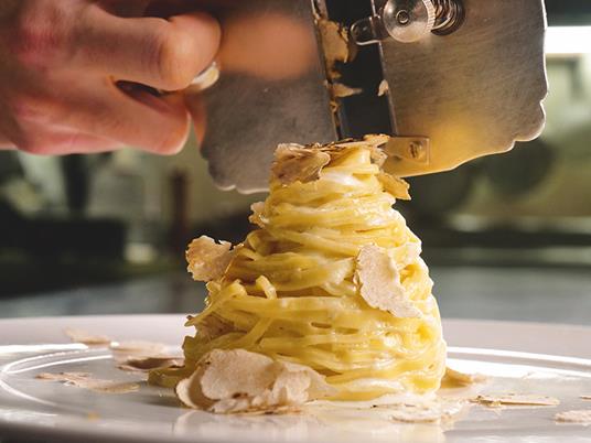 SMARTBOX - Caccia al tartufo e degustazione di prodotti e vini tipici - Cofanetto regalo - 5