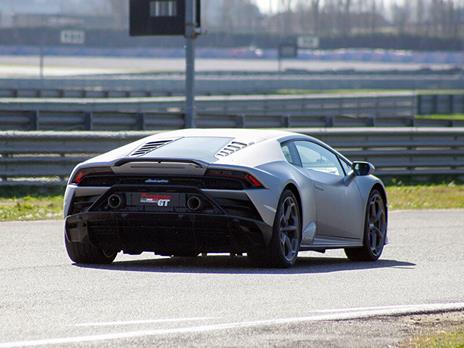 SMARTBOX - 3 giri in Lamborghini Huracan Evo - Cofanetto regalo - 5