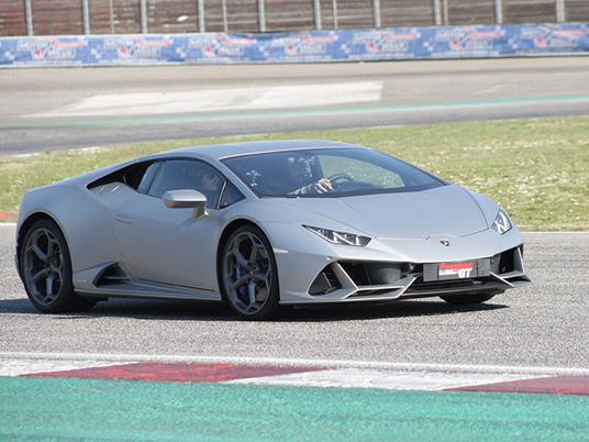 SMARTBOX - Emozioni ad alta velocità: 3 giri su Lamborghini Huracán EVO con video - Cofanetto regalo - 5