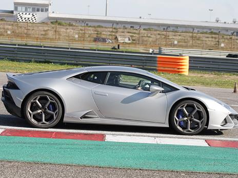 SMARTBOX - 2 emozionanti giri alla guida di una Ferrari, una Lamborghini e una Subaru con video - Cofanetto regalo - 5