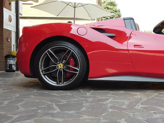 SMARTBOX - 1 guida in Ferrari 488 a Maranello con video ricordo - Cofanetto regalo - 7