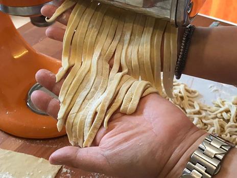 SMARTBOX - Lezione di cucina in famiglia e cena per 2 - Cofanetto regalo - 5