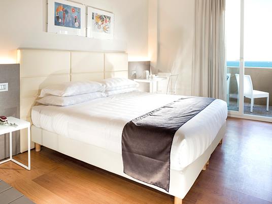 SMARTBOX - 1 notte con romantica parentesi gourmet in hotel 4* - Cofanetto regalo - 5