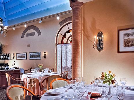 SMARTBOX - Natale da buongustai: 1 romantica cena con vino per 2 persone - Cofanetto regalo - 9