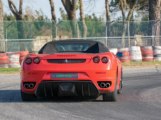 SMARTBOX - 2 giri di pista al volante di una Ferrari F430 Spider F1 - Cofanetto regalo - 3