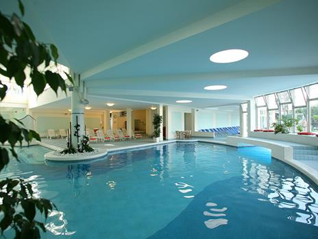 SMARTBOX - Lusso e relax: 2 giorni d'incanto con momento benessere - Cofanetto regalo - 5