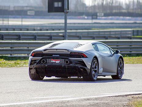 SMARTBOX - 3 giri di pista in Lamborghini Huracán EVO e video ricordo - Cofanetto regalo - 11