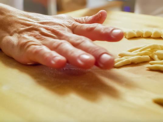 SMARTBOX - Corso di cucina online interattivo con chef internazionali e kit ingredienti selezionati - Cofanetto regalo - 5