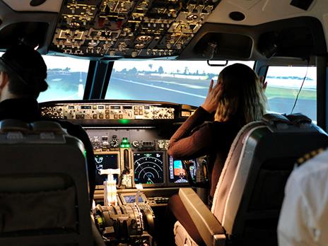 SMARTBOX - Emozioni in quota: 1 simulazione di volo tra 2 aeroporti a scelta in Flight Simulator - Cofanetto regalo - 3