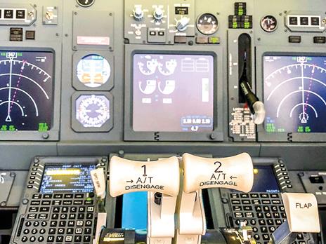 SMARTBOX - Adrenalina in simulatore Boeing 737- 800NG a Milano - Cofanetto regalo - 5