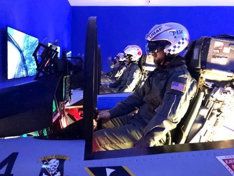 SMARTBOX - Adrenalina in quota: volo su simulatore Boeing 737- 800NG e Caccia F18 - Cofanetto regalo - 5