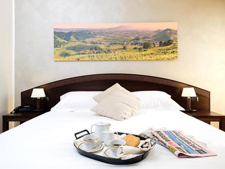 SMARTBOX - Relax inebriante: 2 notti in hotel stellato con cena gourmet e degustazione Prosecco - Cofanetto regalo - 3