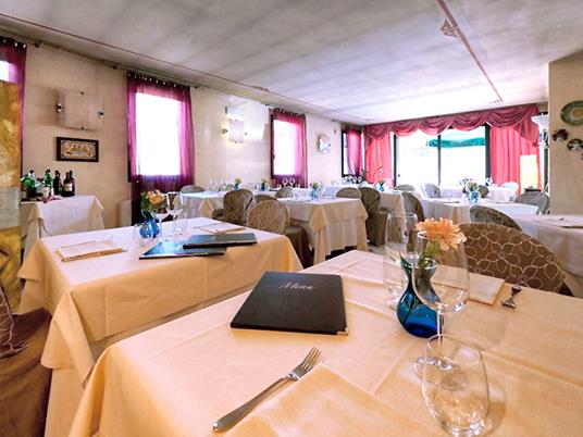 SMARTBOX - Relax inebriante: 2 notti in hotel stellato con cena gourmet e degustazione Prosecco - Cofanetto regalo - 5