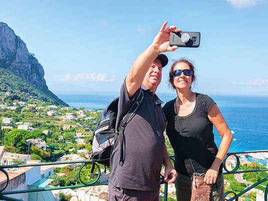 SMARTBOX - Affascinante tour guidato a piedi dell'isola di Capri con pranzo leggero per 2 persone - Cofanetto regalo - 3