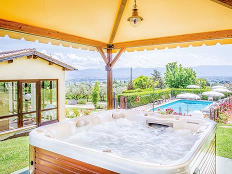 SMARTBOX - Mille bolle blu: 2 notti in hotel 3* o 4* con momenti benessere in idromassaggio - Cofanetto regalo - 5