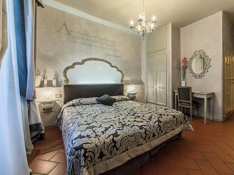 SMARTBOX - Mille bolle blu: 2 notti in hotel 3* o 4* con momenti benessere in idromassaggio - Cofanetto regalo - 7