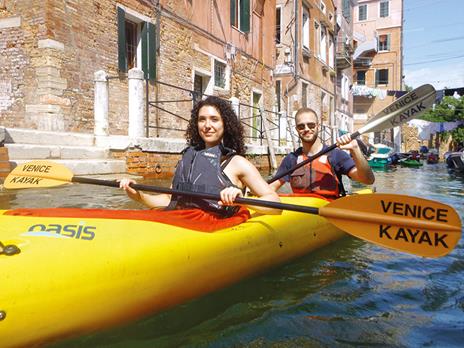 SMARTBOX - Venezia misteriosa: tour in kayak lungo i canali per 2 e soggiorno di 1 notte - Cofanetto regalo - 5