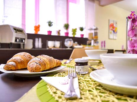 SMARTBOX - 1 notte in hotel 4* a Caserta con colazione, aperitivo e visita alla Reggia - Cofanetto regalo - 5