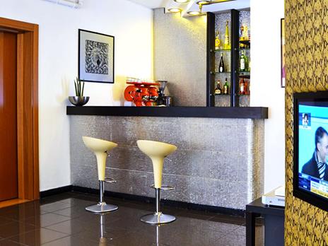 SMARTBOX - 1 notte in hotel 4* a Caserta con colazione, aperitivo e visita alla Reggia - Cofanetto regalo - 7