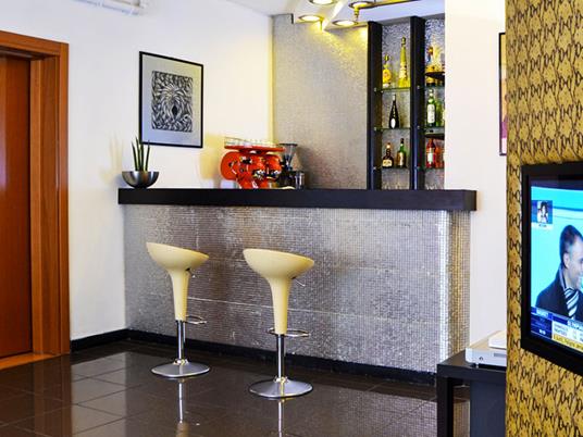 SMARTBOX - Soggiorno da re: 2 notti con colazione in hotel 4* e biglietti per la Reggia di Caserta - Cofanetto regalo - 5