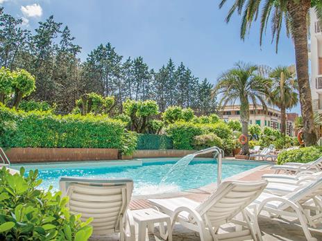 SMARTBOX - 2 notti con percorso termale e 2 cene di 3 portate al Grand Hotel Tamerici di Montecatini - Cofanetto regalo - 5