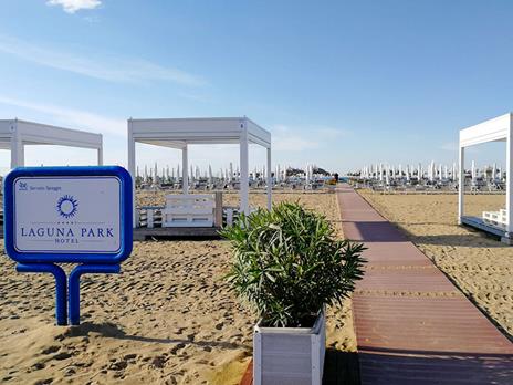 SMARTBOX - Felicità vista mare in Veneto: 2 notti con cena, accesso Spa e posto riservato in spiaggia - Cofanetto regalo - 7