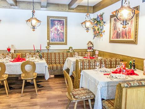 SMARTBOX - Felicità a 4*: 1 notte con cena e romantica pausa benessere - Cofanetto regalo - 13