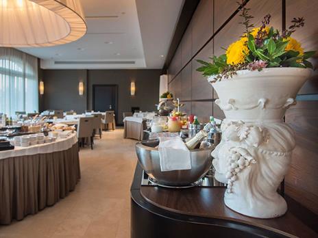 SMARTBOX - Alle pendici dell'Etna: 1 notte in Resort 5* con accesso Spa di coppia - Cofanetto regalo - 5