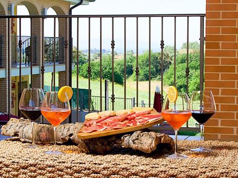 SMARTBOX - Relax, calici e sapori: 1 notte in Toscana con degustazione enogastronomica e cena inlcusa - Cofanetto regalo - 5