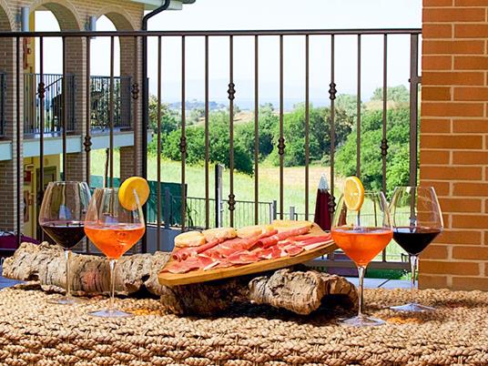 SMARTBOX - Relax, calici e sapori: 1 notte in Toscana con degustazione enogastronomica e cena inlcusa - Cofanetto regalo - 5