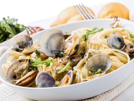 SMARTBOX - Notti magiche: aperitivo e suggestiva cena di 5 portate con vino per 2 - Cofanetto regalo - 5