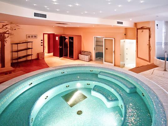 SMARTBOX - Per i testimoni di nozze perfetti: 2 notti con pausa benessere in hotel stellati d'Europa - Cofanetto regalo - 5