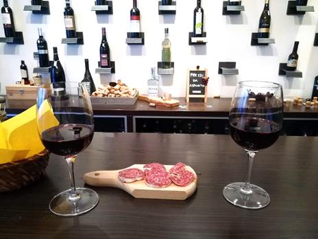 SMARTBOX - 1 degustazione guidata a Milano: bianchi, rossi e bollicine per 2 - Cofanetto regalo - 5