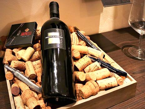 SMARTBOX - Primi passi enologici: 1 lezione con degustazione e gastronomia - Cofanetto regalo - 4