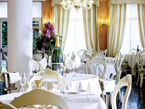 SMARTBOX - Buon Natale! 1 sfiziosa degustazione per 2 buongustai in strutture stellate - Cofanetto regalo - 5