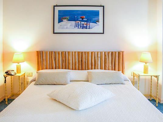 SMARTBOX - 2 notti in hotel 4* in camera con vista sul Golfo di Napoli con lezione di cucina e cena - Cofanetto regalo - 3