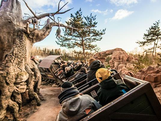 SMARTBOX - Felicità al quadrato a Disneyland® Paris: 2 biglietti data a scelta 1 giorno per 2 Parchi - Cofanetto regalo - 3