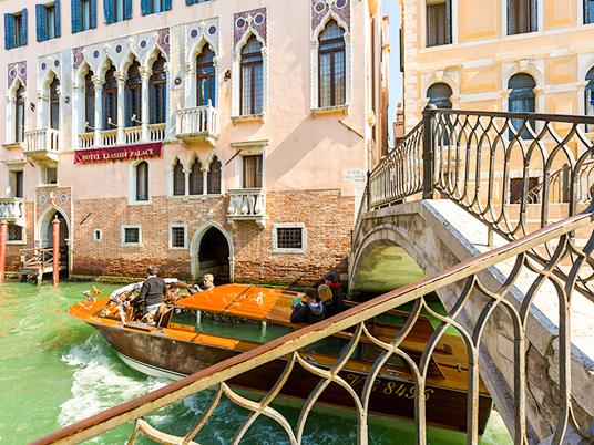 SMARTBOX - 1 notte in camera Deluxe con colazione al 4* Liassidi Palace Hotel vicino a Piazza San Marco - Cofanetto regalo - 4