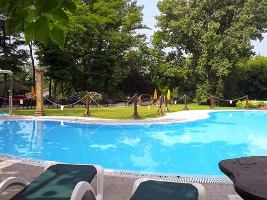 SMARTBOX - Meritato relax: 1 notte a 4* con accesso area benessere e sessione nella grotta di sale - Cofanetto regalo - 4