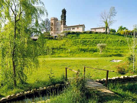 SMARTBOX - Nelle Marche con gusto: 1 notte con colazione e cena di 4 portate al Castello di Montegiove - Cofanetto regalo - 3