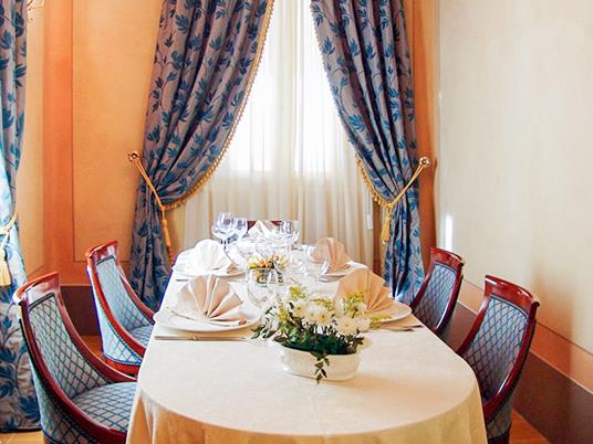 SMARTBOX - Nelle Marche con gusto: 1 notte con colazione e cena di 4 portate al Castello di Montegiove - Cofanetto regalo - 5