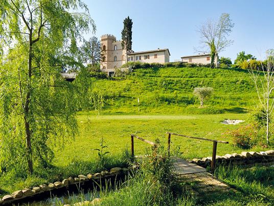 SMARTBOX - Nelle Marche con gusto: 1 notte con colazione e cena di 4 portate al Castello di Montegiove - Cofanetto regalo - 6