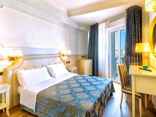 SMARTBOX - Come in una favola: fuga romantica di 2 notti con cena e pausa benessere - Cofanetto regalo - 2