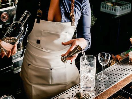 SMARTBOX - Gin Tonic a casa tua: 1 box con 1 Gin a scelta e 4 toniche con dispenser - Cofanetto regalo - 5