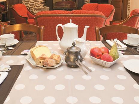 SMARTBOX - Lincanto di Mont-Saint-Michel: 2 notti di magia con colazione nel cuore della Francia - Cofanetto regalo - 4