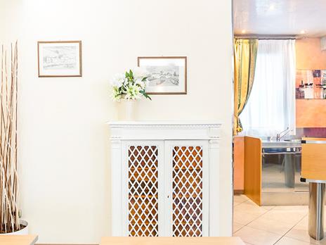 SMARTBOX - A due passi da Venezia: 4 notti con tour delle isole di Murano e Burano allHotel Ca' Tron - Cofanetto regalo - 5