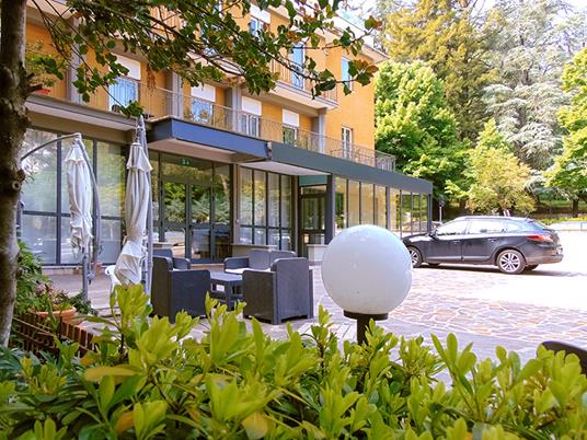 SMARTBOX - 1 parentesi sublime in Spa con rituale Thai floreale per 2 - Cofanetto regalo - 3