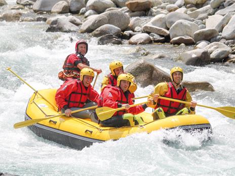 EMOZIONE3 - Auguri! - Cofanetto regalo - 1 deliziosa cena o 1 trattamento relax o 1 attività sportiva per 1 o 2 persone - 8