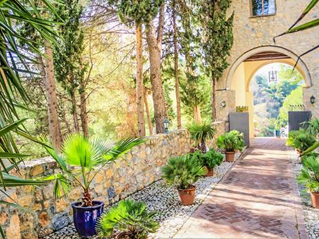 SMARTBOX - Fuga al sole del Mediterraneo: 2 notti nel Castillo de Monda - Cofanetto regalo - 5